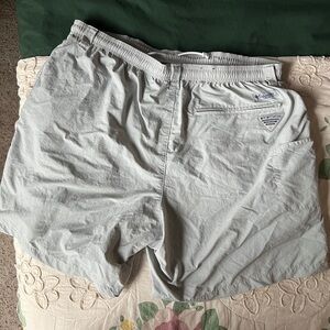 Columbia PFG Men’s Shorts • Size LG
